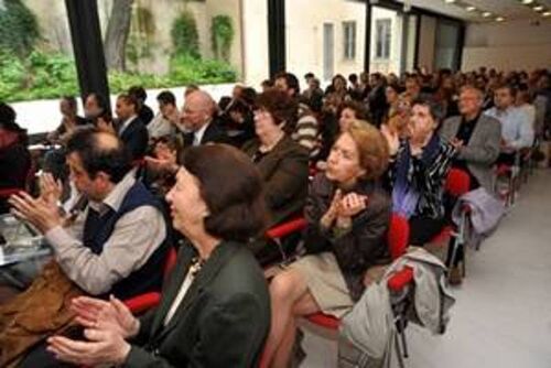 Občinstvo ob predstavitvi Pahorjevega dela v Milanu 2012